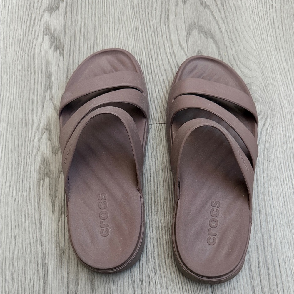 CROCS Women's Sandal 👡 - Truffle Color, Size 7